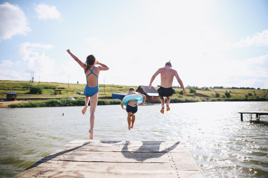 How-to-have-the-best-fun-possible-when-camping-near-the-water-with-push-and-pull-wagons